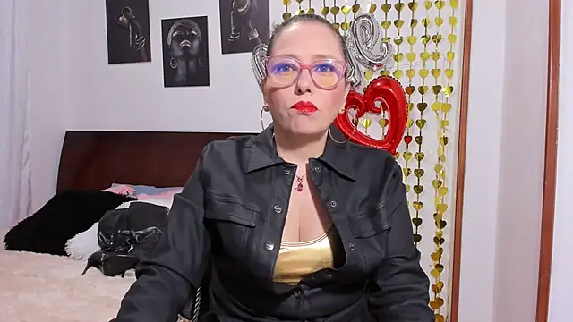 taylorhot70 online show from 04-23-26, 02:29