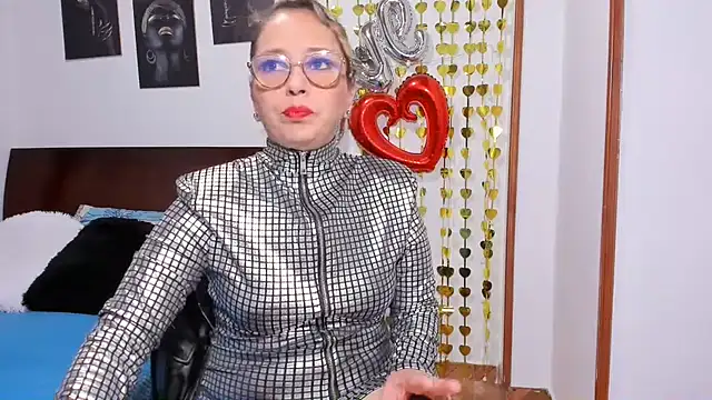 taylorhot70 online show from 06-12-26, 11:46
