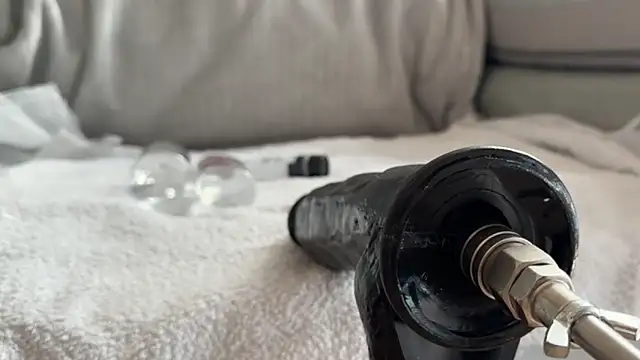 Snapshot of MisoMuncher chatting on 11-05-25, 02:14 MisoMuncher online show from 11-05-25, 02:14