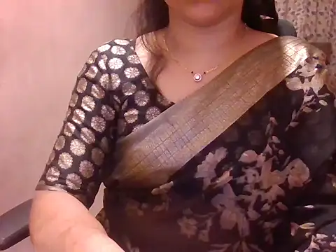 Snapshot of Pinky_4 chatting on 06-20-26, 02:33 Pinky 4 online show from 06-20-26, 02:33