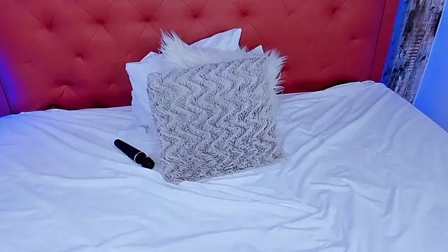 olivia love  online show from 03-19-25, 12:26