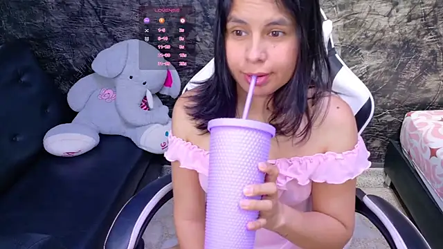 Snapshot of olivia_love_ chatting on 05-10-26, 03:47 olivia love online show from 05-10-26, 03:47
