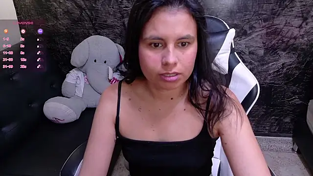 Snapshot of olivia_love_ chatting on 07-14-26, 06:25 olivia love online show from 07-14-26, 06:25