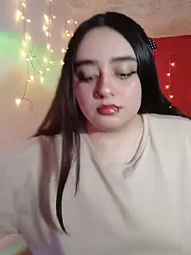 Snapshot of IvonneT chatting on 05-20-26, 11:24 IvonneT online show from 05-20-26, 11:24