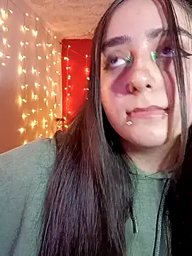 Snapshot of IvonneT chatting on 11-28-25, 04:12 IvonneT online show from 11-28-25, 04:12