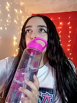 Snapshot of IvonneT chatting on 12-13-24, 01:59 IvonneT online show from 12-13-24, 01:59