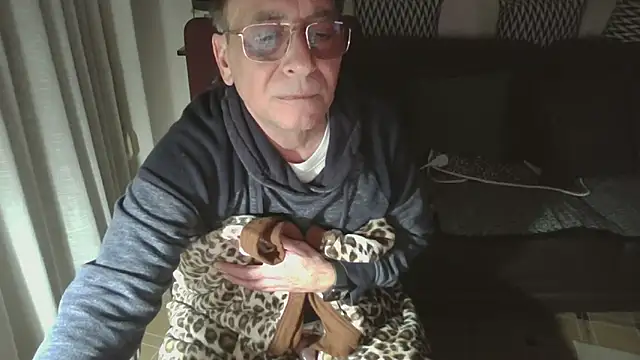 HETEREOMAN online show from 12-15-25, 04:46