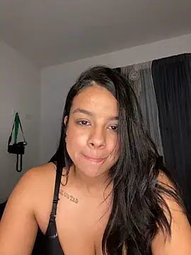 Snapshot of trianawhite chatting on 11-27-25, 02:12 trianawhite online show from 11-27-25, 02:12