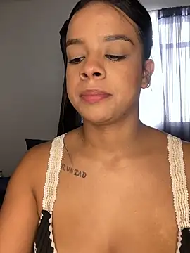 Snapshot of trianawhite chatting on 10-04-25, 03:46 trianawhite online show from 10-04-25, 03:46