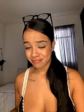 Snapshot of trianawhite chatting on 09-17-25, 03:14 trianawhite online show from 09-17-25, 03:14