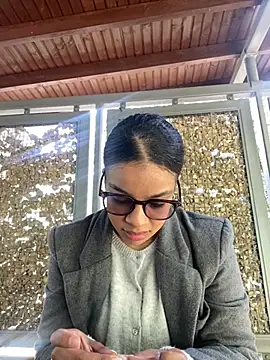 Snapshot of trianawhite chatting on 02-19-26, 04:48 trianawhite online show from 02-19-26, 04:48