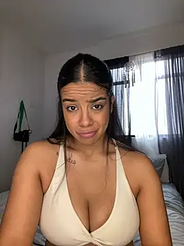 Snapshot of trianawhite chatting on 01-16-26, 03:16 trianawhite online show from 01-16-26, 03:16