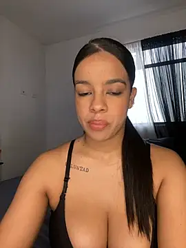 Snapshot of trianawhite chatting on 07-15-26, 03:30 trianawhite online show from 07-15-26, 03:30