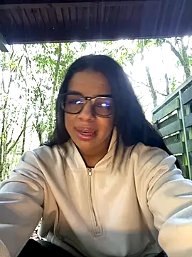 Snapshot of trianawhite chatting on 12-18-25, 02:54 trianawhite online show from 12-18-25, 02:54