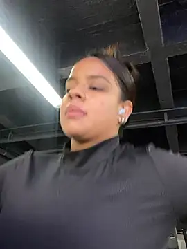 Snapshot of trianawhite chatting on 02-24-25, 08:03 trianawhite online show from 02-24-25, 08:03