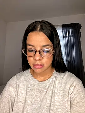 Snapshot of trianawhite chatting on 12-03-25, 03:33 trianawhite online show from 12-03-25, 03:33