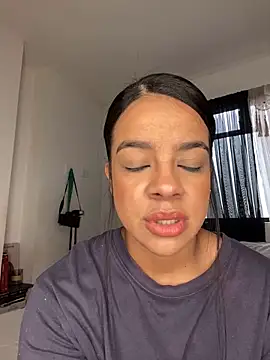 Snapshot of trianawhite chatting on 12-20-25, 03:15 trianawhite online show from 12-20-25, 03:15