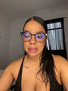 Snapshot of trianawhite chatting on 06-30-26, 03:45 trianawhite online show from 06-30-26, 03:45
