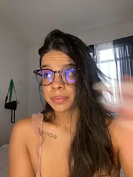 Snapshot of trianawhite chatting on 02-10-26, 03:00 trianawhite online show from 02-10-26, 03:00