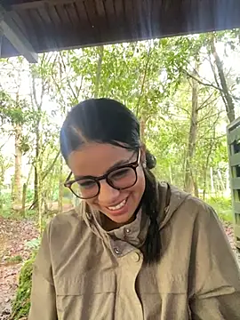 Snapshot of trianawhite chatting on 02-03-26, 03:50 trianawhite online show from 02-03-26, 03:50