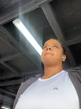 Snapshot of trianawhite chatting on 02-06-25, 08:56 trianawhite online show from 02-06-25, 08:56