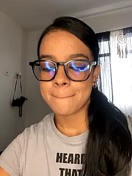 Snapshot of trianawhite chatting on 09-13-25, 03:34 trianawhite online show from 09-13-25, 03:34