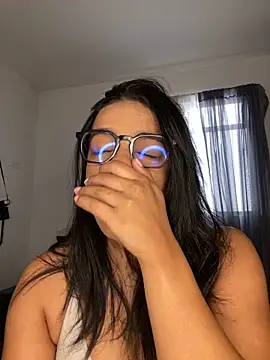 Snapshot of trianawhite chatting on 09-29-25, 03:28 trianawhite online show from 09-29-25, 03:28