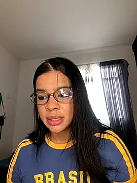 Snapshot of trianawhite chatting on 11-13-25, 03:49 trianawhite online show from 11-13-25, 03:49