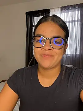 Snapshot of trianawhite chatting on 12-26-24, 07:05 trianawhite online show from 12-26-24, 07:05