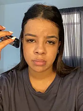 Snapshot of trianawhite chatting on 01-21-25, 02:37 trianawhite online show from 01-21-25, 02:37