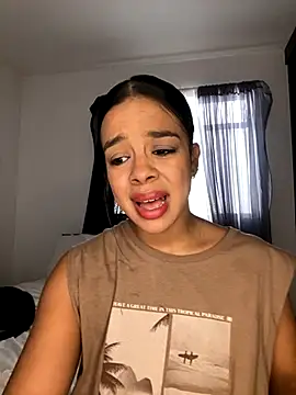 Snapshot of trianawhite chatting on 09-23-25, 03:19 trianawhite online show from 09-23-25, 03:19