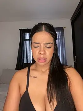 Snapshot of trianawhite chatting on 03-03-26, 03:08 trianawhite online show from 03-03-26, 03:08