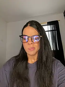 Snapshot of trianawhite chatting on 07-01-26, 02:39 trianawhite online show from 07-01-26, 02:39