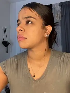 Snapshot of trianawhite chatting on 03-13-25, 09:48 trianawhite online show from 03-13-25, 09:48