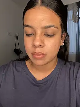 Snapshot of trianawhite chatting on 02-17-25, 08:38 trianawhite online show from 02-17-25, 08:38