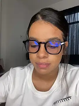 Snapshot of trianawhite chatting on 12-01-24, 06:24 trianawhite online show from 12-01-24, 06:24