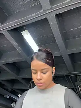 Snapshot of trianawhite chatting on 12-02-24, 05:21 trianawhite online show from 12-02-24, 05:21