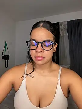 Snapshot of trianawhite chatting on 12-16-25, 11:53 trianawhite online show from 12-16-25, 11:53