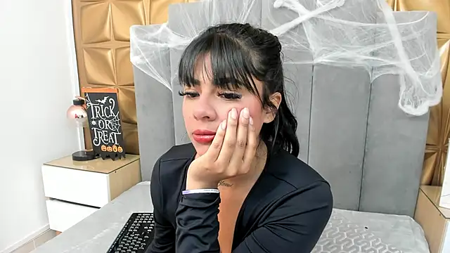 Snapshot of melani_dream chatting on 10-15-25, 01:41 melani dream online show from 10-15-25, 01:41
