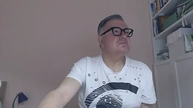 Snapshot of YOU6me chatting on 06-17-26, 07:19 YOU6me online show from 06-17-26, 07:19