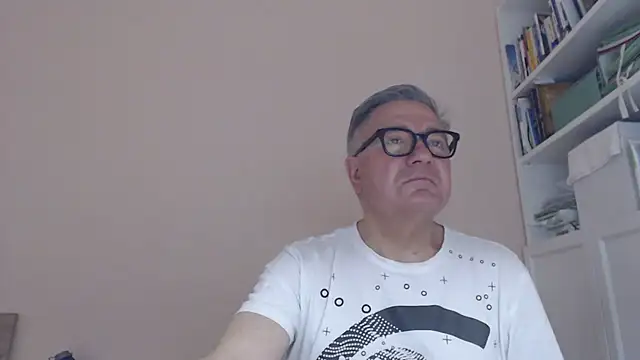 Snapshot of YOU6me chatting on 06-18-26, 07:29 YOU6me online show from 06-18-26, 07:29