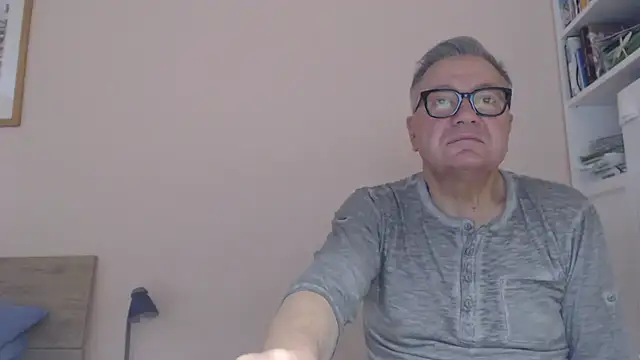 Snapshot of YOU6me chatting on 07-08-26, 08:26 YOU6me online show from 07-08-26, 08:26