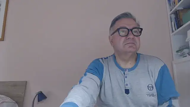 Snapshot of YOU6me chatting on 06-14-26, 04:35 YOU6me online show from 06-14-26, 04:35