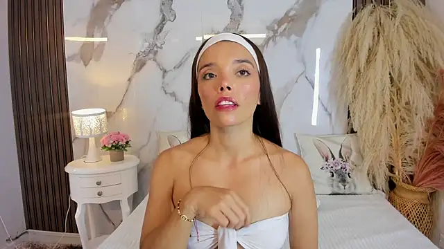 hannahill69 online show from 04-15-26, 05:13