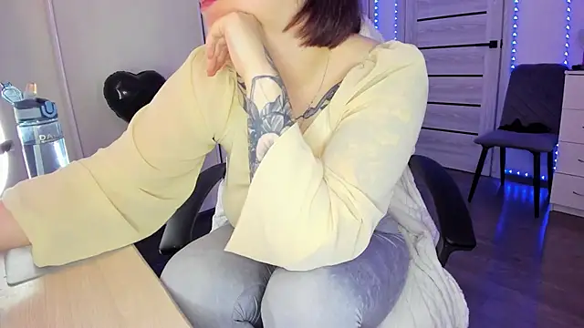 Snapshot of Ophelia_mm chatting on 05-30-26, 08:20 Ophelia mm online show from 05-30-26, 08:20