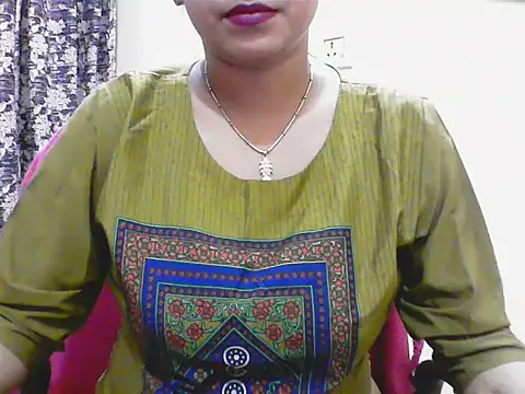 Snapshot of LovingPihu chatting on 05-05-26, 05:43 LovingPihu online show from 05-05-26, 05:43