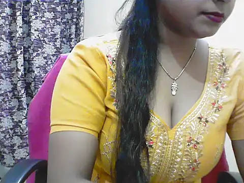 Snapshot of LovingPihu chatting on 05-07-26, 05:11 LovingPihu online show from 05-07-26, 05:11