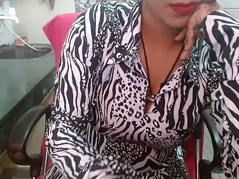 LovingPihu online show from 10-23-25, 05:39