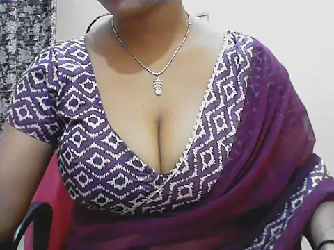 Snapshot of LovingPihu chatting on 05-10-26, 06:17 LovingPihu online show from 05-10-26, 06:17