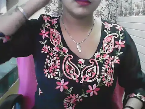 Snapshot of LovingPihu chatting on 05-30-26, 05:25 LovingPihu online show from 05-30-26, 05:25